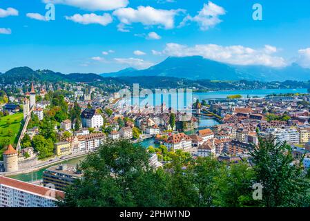 Panoramablick auf Luzern vom Guetsch-Palast. Stockfoto