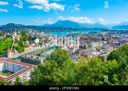 Panoramablick auf Luzern vom Guetsch-Palast. Stockfoto