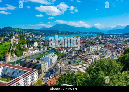 Panoramablick auf Luzern vom Guetsch-Palast. Stockfoto