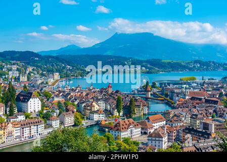 Panoramablick auf Luzern vom Guetsch-Palast. Stockfoto