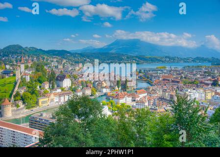 Panoramablick auf Luzern vom Guetsch-Palast. Stockfoto