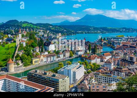 Panoramablick auf Luzern vom Guetsch-Palast. Stockfoto