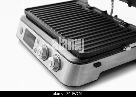 Moderner Elektrogrill mit offenem Deckel auf weißem Tisch, Nahaufnahme Stockfoto