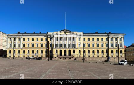 Helsinki, Finnland. 21. März 2023. Das finnische Bundeskanzleramt Valtioneuvoston Kanslia in Helsinki. Am Sonntag wird in Finnland ein neues parlament gewählt. (Dpa „Sanna Marin und der Dreierkampf um die finnische Regierungsmacht“) Kredit: Steffen TRUMPF/dpa/Alamy Live News Stockfoto