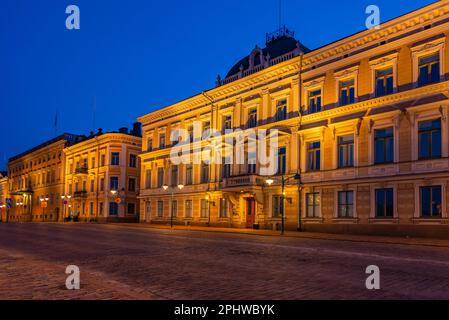 Historische Gebäude in einer Straße in Helsinki, Finnland. Stockfoto