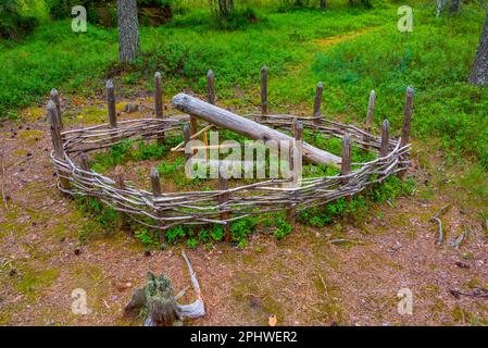 Jagdfallen im Kierikki Stone Age Centre in Finnland. Stockfoto