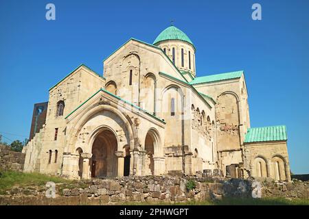 Die Kathedrale von Bagrati oder die Kathedrale der Dormition, die sich auf dem Ukimerioni-Hügel in Kutaisi, Imereti, Georgia, befindet Stockfoto