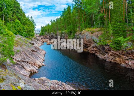 Imatra-Stromschnellen während eines niedrigen Wasserflusses in Finnland. Stockfoto