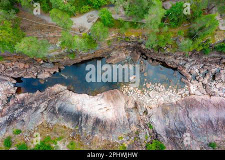 Imatra-Stromschnellen während eines niedrigen Wasserflusses in Finnland. Stockfoto