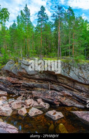 Imatra-Stromschnellen während eines niedrigen Wasserflusses in Finnland. Stockfoto