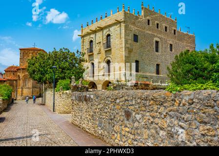 Palacio de Los Velarde in Santillana del Mar in Spanien. Stockfoto