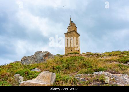 Turm des Leuchtturms von Herkules in der spanischen Stadt A Coruna. Stockfoto