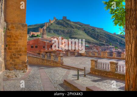 Festung über der spanischen Stadt Albarracin. Stockfoto