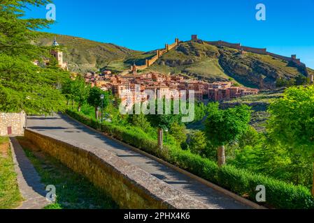 Festung über der spanischen Stadt Albarracin. Stockfoto