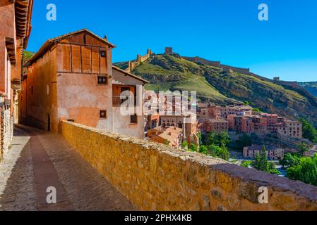 Festung über der spanischen Stadt Albarracin. Stockfoto