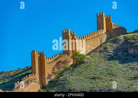 Festung über der spanischen Stadt Albarracin. Stockfoto