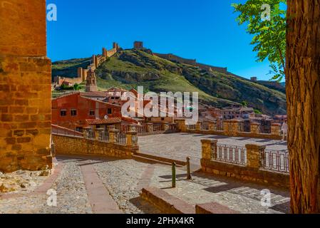 Festung über der spanischen Stadt Albarracin. Stockfoto