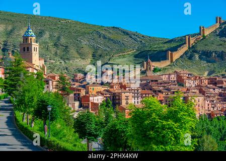 Festung über der spanischen Stadt Albarracin. Stockfoto