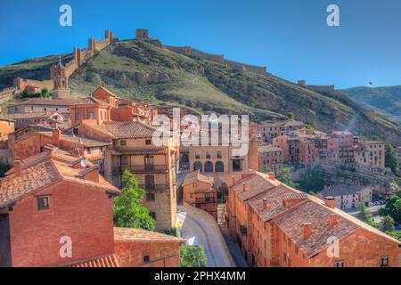 Festung über der spanischen Stadt Albarracin. Stockfoto