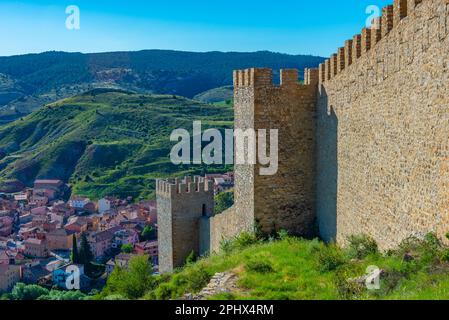 Festung über der spanischen Stadt Albarracin. Stockfoto