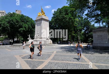 Das USS Maine National Monument am südlichen Eingang des Central Park in Manhattan, New York City, NY, USA. Stockfoto