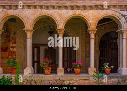 Kloster von Colegiata de Santa Maria la Mayor im spanischen Dorf Alquezar. Stockfoto