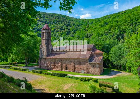 Kirche in Sant Joan les Fonts in Spanien. Stockfoto