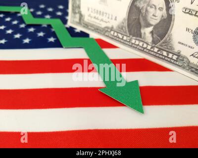 SUQIAN, CHINA - 30. MÄRZ 2023 - Illustration: US-Dollar-Währung, Suqian City, Provinz Jiangsu, China, 30. März, 2023. Brasilien hat eine Einigung erzielt Stockfoto