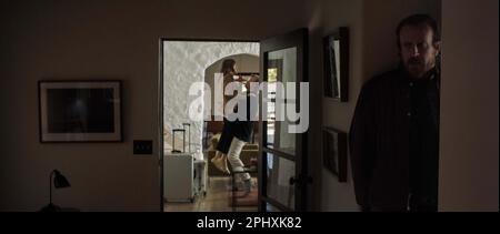 WINDFALL (2022) LILY COLLINS JESSE PLEMONS JASON SEGEL CHARLIE MCDOWELL (DIR) NETFLIX/MOVIESTORE KOLLEKTION Stockfoto