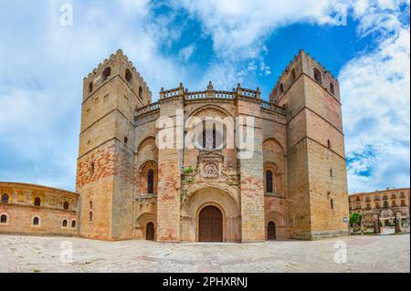 Catedral de Santa María in der spanischen Stadt Siguenza. Stockfoto