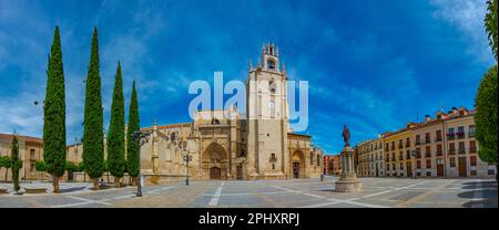 Catedral de San Antolín in der spanischen Stadt Palencia. Stockfoto
