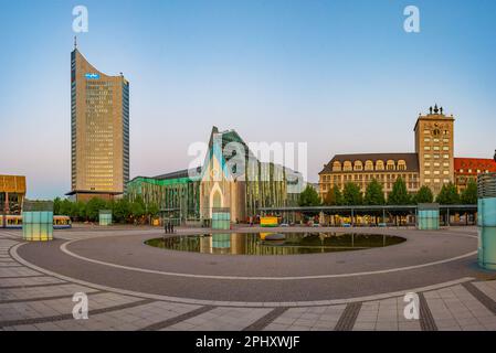 Sonnenaufgangsblick an der Universität Leipzig in Deutschland. Stockfoto