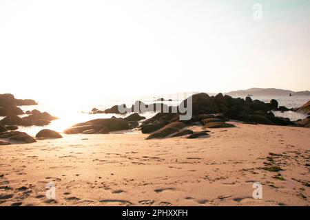 Sonnenuntergang am Samil Beach, Vigo, Galicien, Spanien Stockfoto