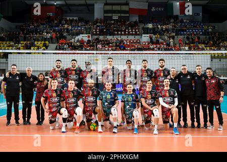 Kedzierzyn Kozle, Polen. 29. März 2023. Während des Volleyball CEV Men Champions League 2023-Spiels zwischen Grupa Azoty ZAKSA Kedzierzyn-Kozle und Sir Sicoma Monini Perugia am 29. März 2023 in Kedzierzyn-Kozle, Polen. (Foto: Lukasz Laskowski/PressFocus/Sipa USA) Guthaben: SIPA USA/Alamy Live News Stockfoto