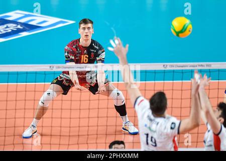 Kedzierzyn Kozle, Polen. 29. März 2023. Kamil Semeniuk während des Volleyball CEV Men Champions League 2023-Spiels zwischen Grupa Azoty ZAKSA Kedzierzyn-Kozle und Sir Sicoma Monini Perugia am 29. März 2023 in Kedzierzyn-Kozle, Polen. (Foto: Lukasz Laskowski/PressFocus/Sipa USA) Guthaben: SIPA USA/Alamy Live News Stockfoto