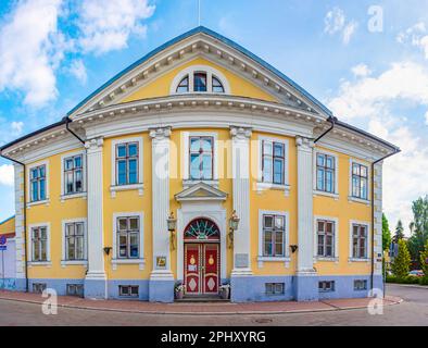 Rathaus in der estnischen Stadt Pärnu. Stockfoto