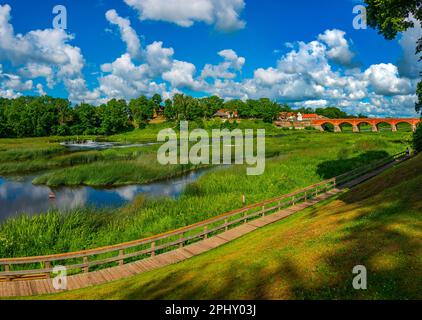 Kuldiga-Backsteinbrücke über die Venta in Lettland. Stockfoto