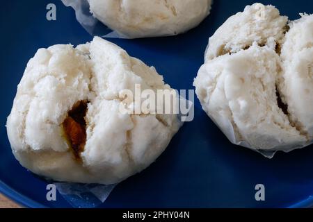 Char siu bao oder chinesische gegrillte schweinebäckchen vom grill Stockfoto