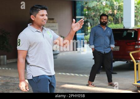 Bangladesch T20I Cricket neuer Eröffner Batter Rony Talukdar, bevor eine inoffizielle Presse sich außerhalb des Team-Hotels in Chattogram, Bangladesch, trifft Stockfoto