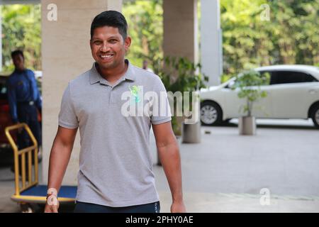 Bangladesch T20I Cricket neuer Eröffner Batter Rony Talukdar, bevor eine inoffizielle Presse sich außerhalb des Team-Hotels in Chattogram, Bangladesch, trifft Stockfoto