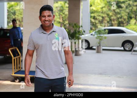 Bangladesch T20I Cricket neuer Eröffner Batter Rony Talukdar, bevor eine inoffizielle Presse sich außerhalb des Team-Hotels in Chattogram, Bangladesch, trifft Stockfoto