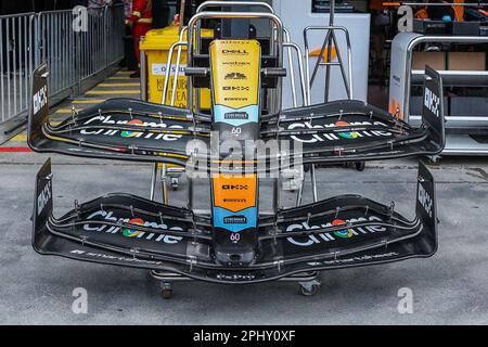 Melbourne, Australien. 30. März 2023. Frontflügel des McLaren Formel 1 Teams vor dem Formel 1 Grand Prix in Australien auf dem Albert Park Circuit in Melbourne. (Foto: George Hitchens/SOPA Images/Sipa USA) Guthaben: SIPA USA/Alamy Live News Stockfoto