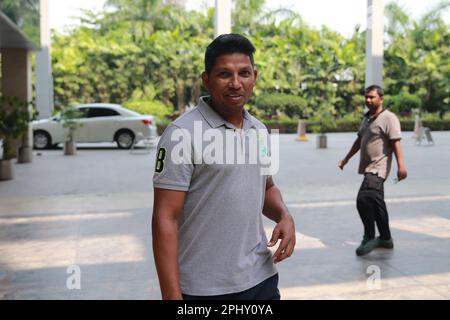 Bangladesch T20I Cricket neuer Eröffner Batter Rony Talukdar, bevor eine inoffizielle Presse sich außerhalb des Team-Hotels in Chattogram, Bangladesch, trifft Stockfoto