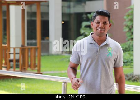 Bangladesch T20I Cricket neuer Eröffner Batter Rony Talukdar, bevor eine inoffizielle Presse sich außerhalb des Team-Hotels in Chattogram, Bangladesch, trifft Stockfoto