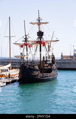 Nachbildung des Christopher Colombo Schiffes, Santa Maria de Colombo. Sie liegen im Yachthafen in Funchal, Madeira, Portugal Stockfoto