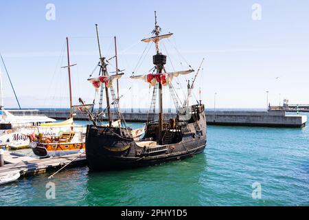 Nachbildung des Christopher Colombo Schiffes, Santa Maria de Colombo. Sie liegen im Yachthafen in Funchal, Madeira, Portugal Stockfoto