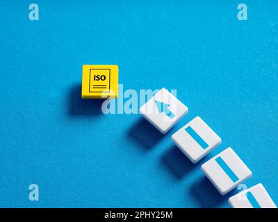 ISO-Zertifikat erhalten. Der Weg zur Zertifizierung von Qualitätsstandards. Einhaltung der iso-Standards im Unternehmensgeschäft. Internationale Organisation für Stockfoto