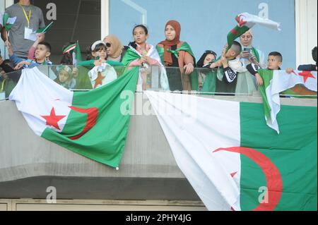 Rades, Tunis, Tunesien. 29. März 2023. Fans Algeriens während des Spiels Niger gegen Algerien am 27. März 2023 im Namen der Qualifikation des African Cup of Nations 2023 im Stadion Rades. (Kreditbild: © Chohei Mahjoub/ZUMA Press Wire) NUR REDAKTIONELLE VERWENDUNG! Nicht für den kommerziellen GEBRAUCH! Stockfoto