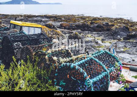 Nahaufnahme der Angelkörbe auf der Insel man Rocky Beach Stockfoto