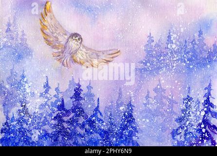 Waldlandschaft mit einer fliegenden Eule. Winterbild Stockfoto